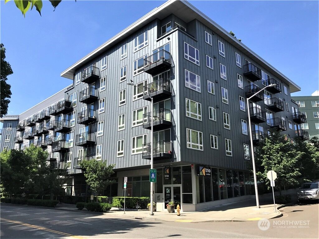 Property Photo: 3104 Western Avenue 513 WA 98121