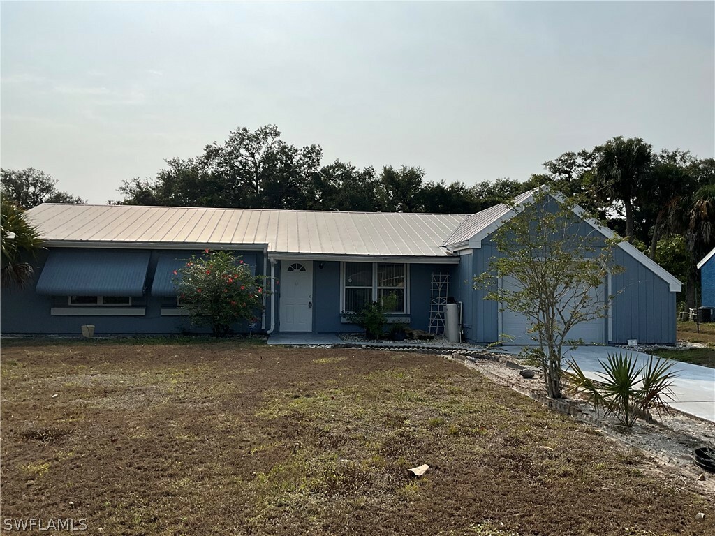 Property Photo:  4069 S Edgewater Circle  FL 33935 