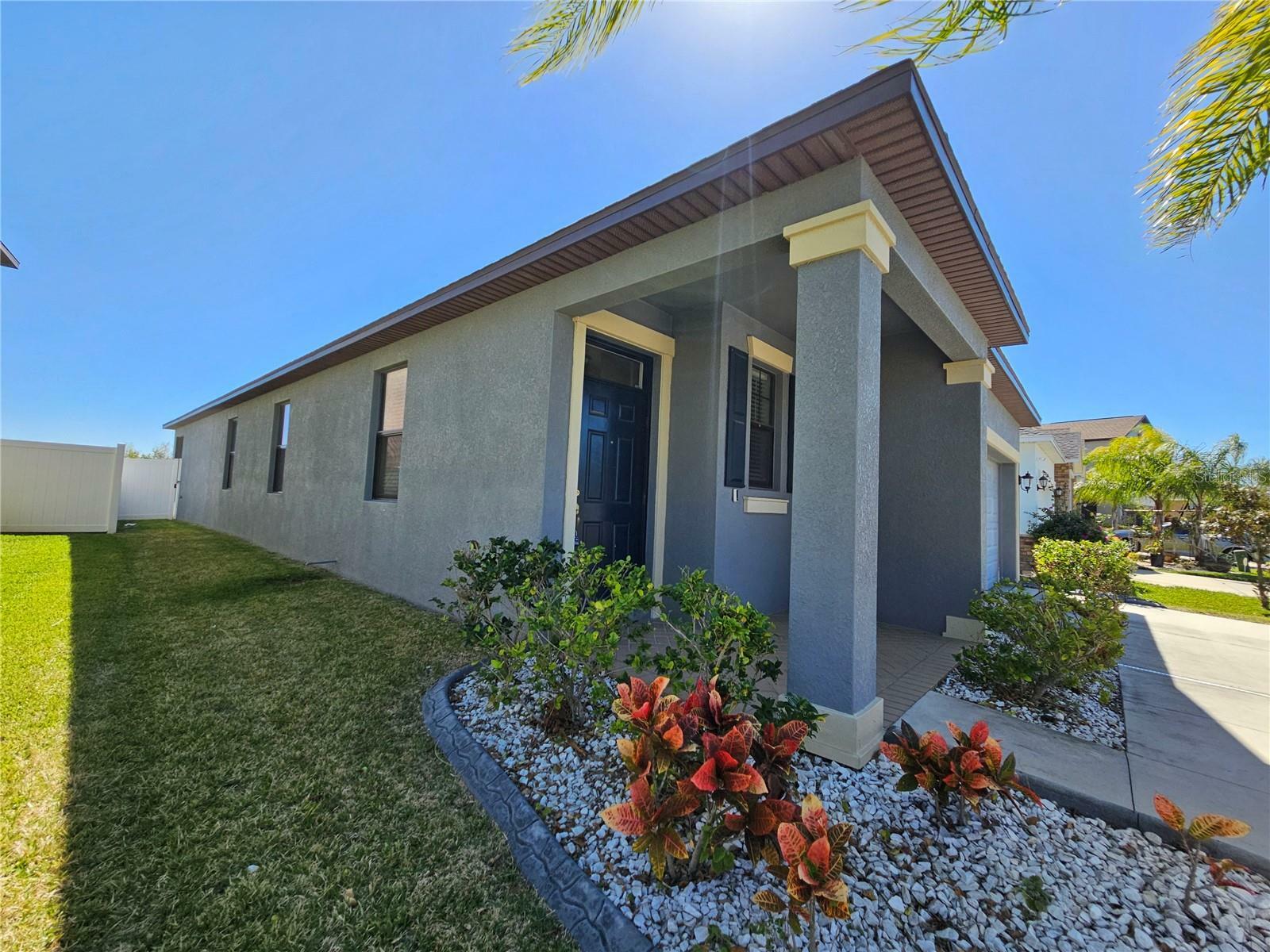 Property Photo: 1819 Redmond Brook Lane FL 33570