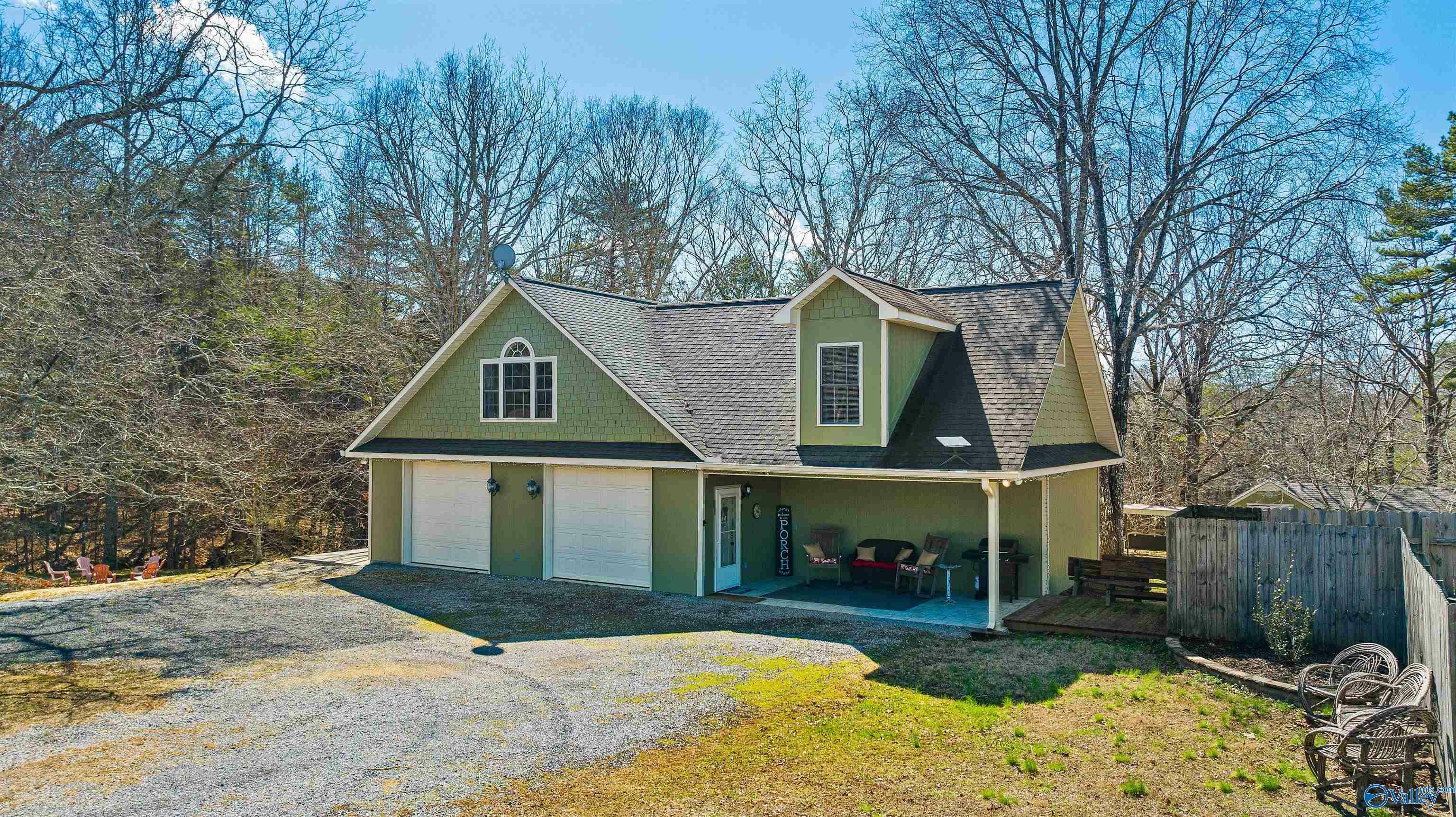 Property Photo:  200 County Road 72  AL 35984 