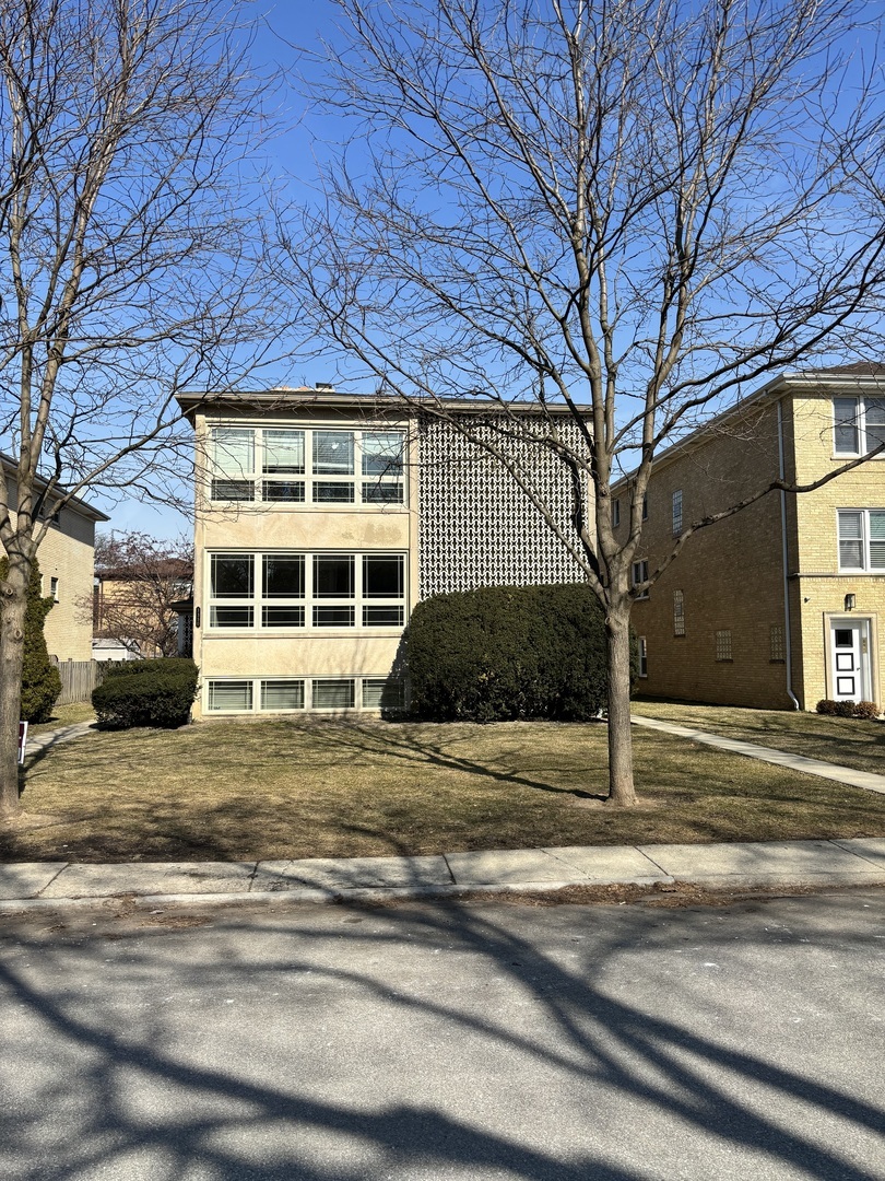 Property Photo: 3350 W Columbia Avenue 1 IL 60712