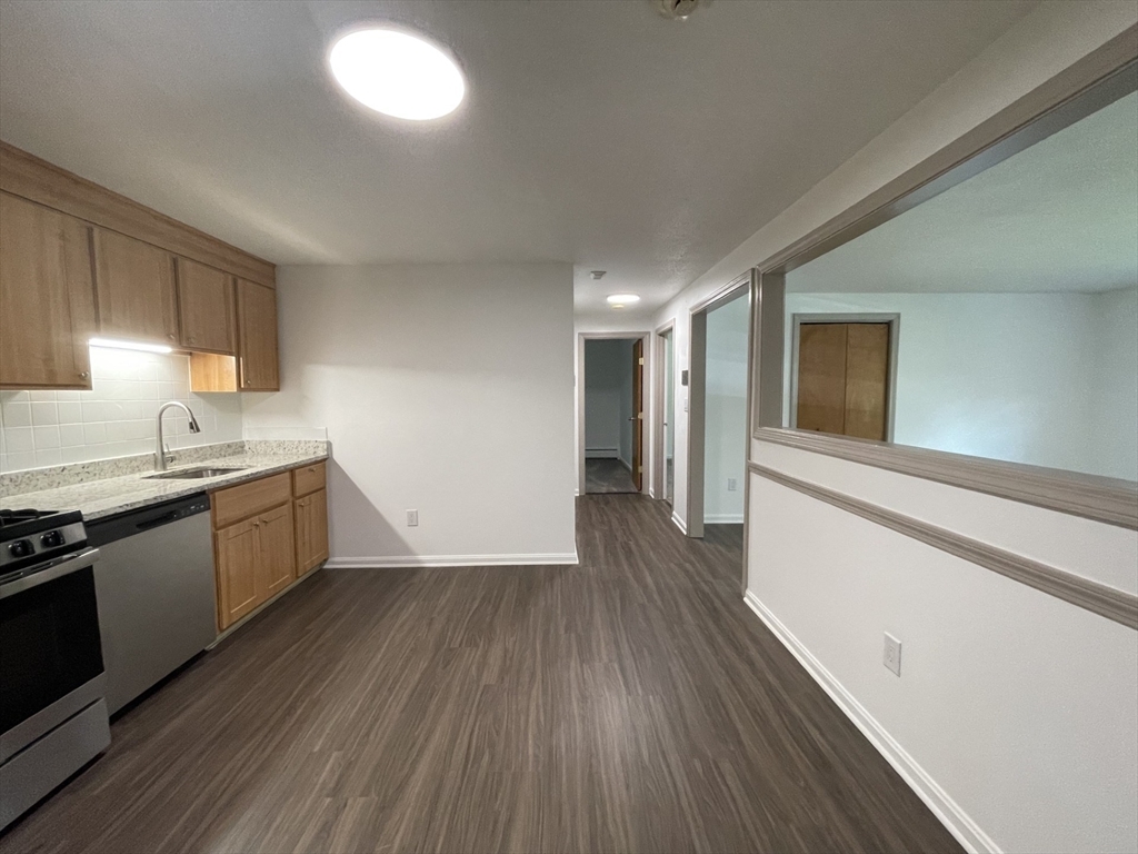 Property Photo: 4 Dodge Rd 1-B5 MA 01969