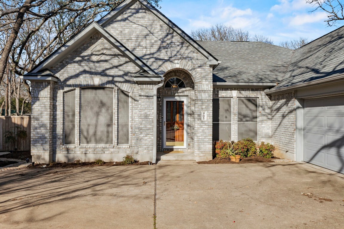 Property Photo: 905 Oak Park Drive TX 78681