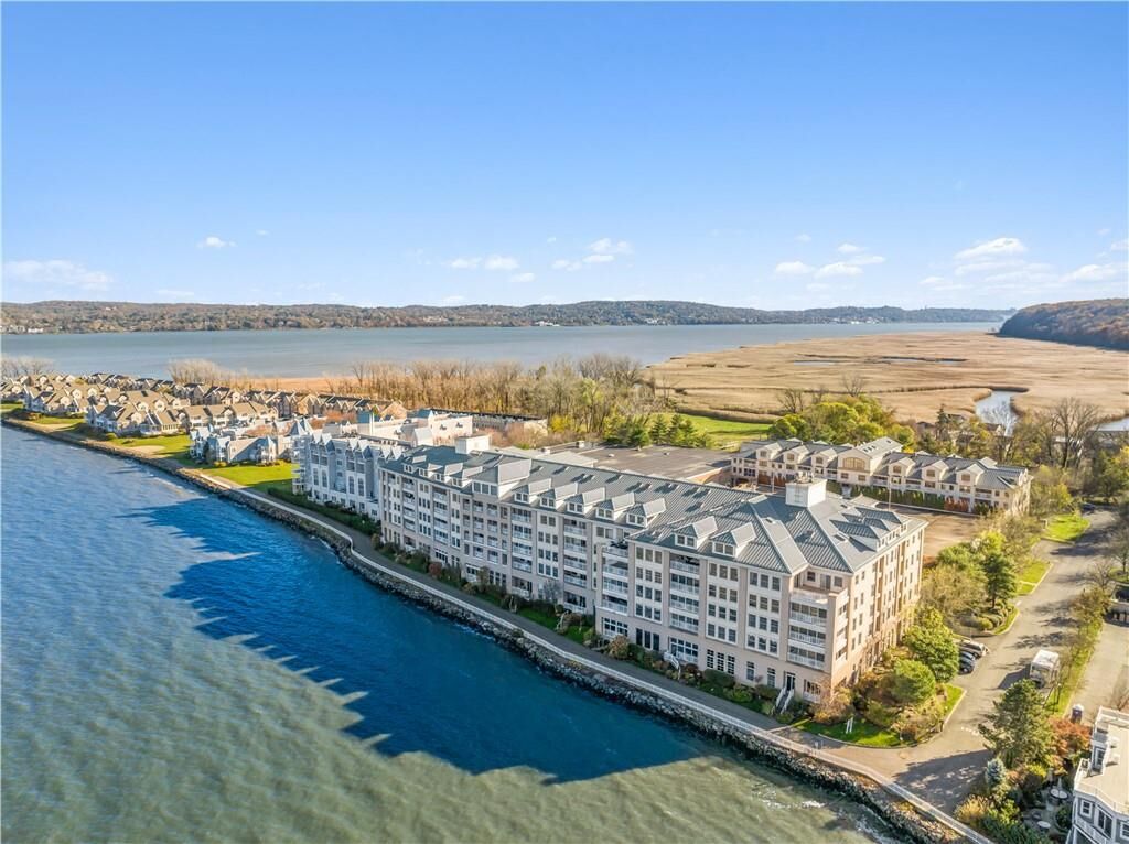 Property Photo:  415 Harbor Cove  NY 10968 