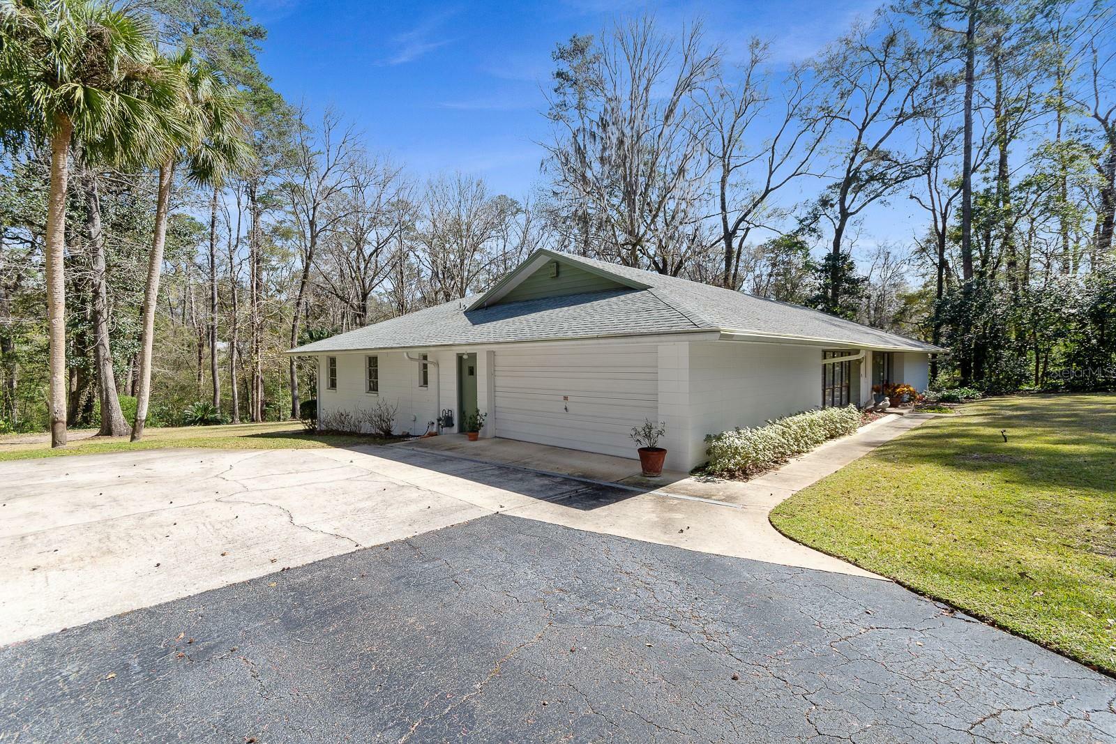 Property Photo: 3411 NW 38th Street FL 32606