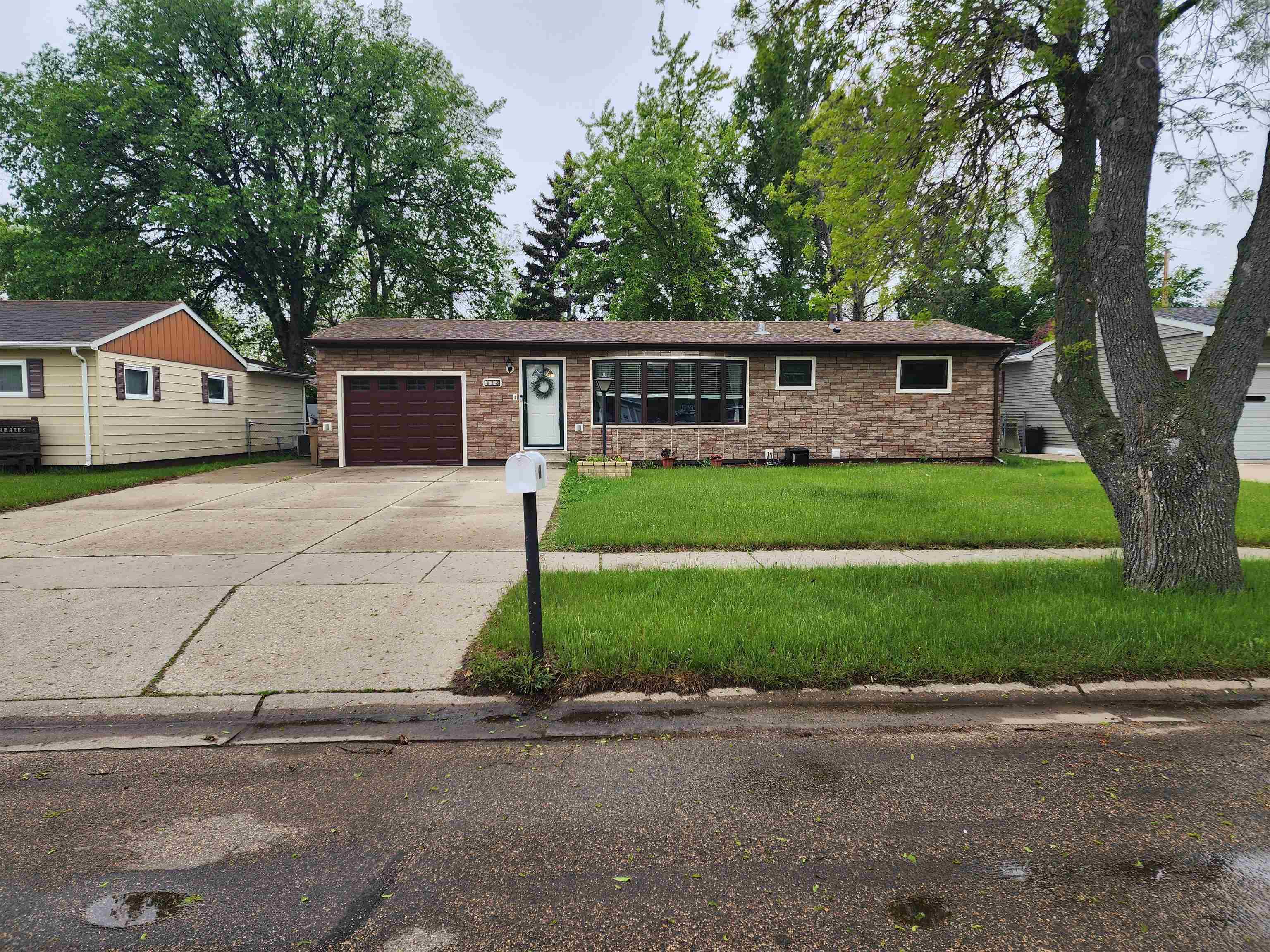 Property Photo:  413 25th Ave NW  ND 58703 