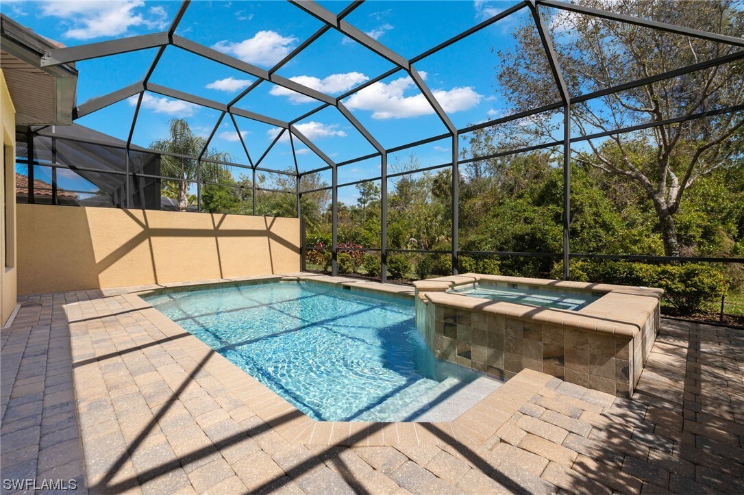 Property Photo: 6636 Roma Way FL 34113