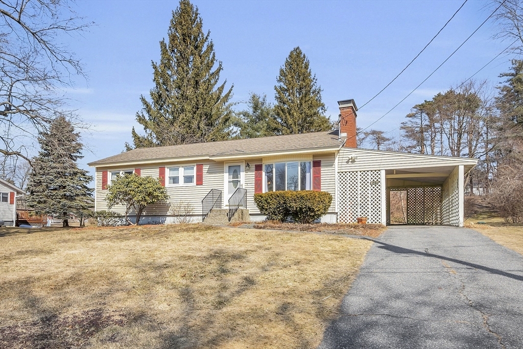 Property Photo:  35 Meadow Ln  MA 01462 