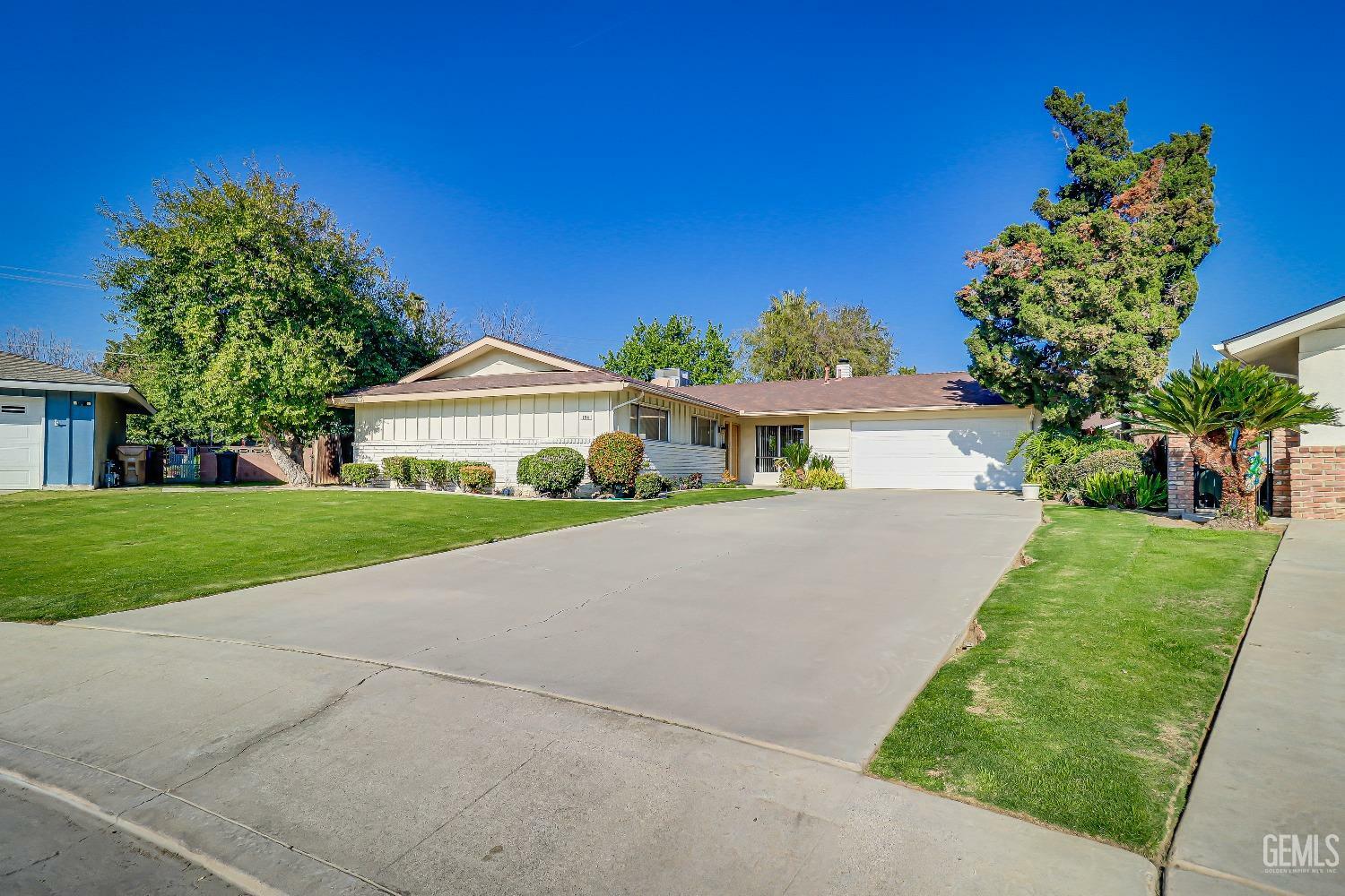 Property Photo:  104 Lyman Court  CA 93309 