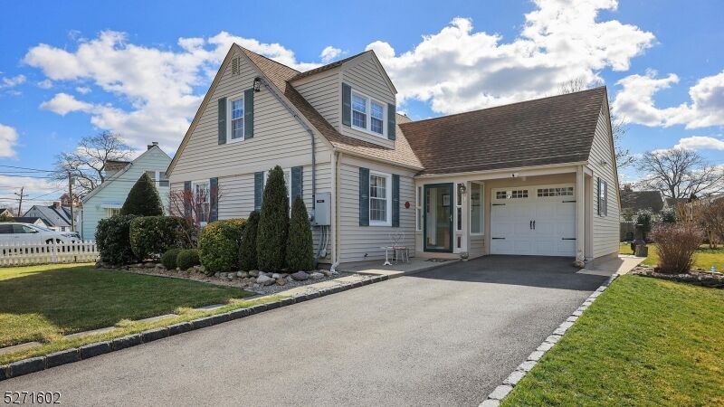 Property Photo:  7 Mohawk Dr  NJ 07016 