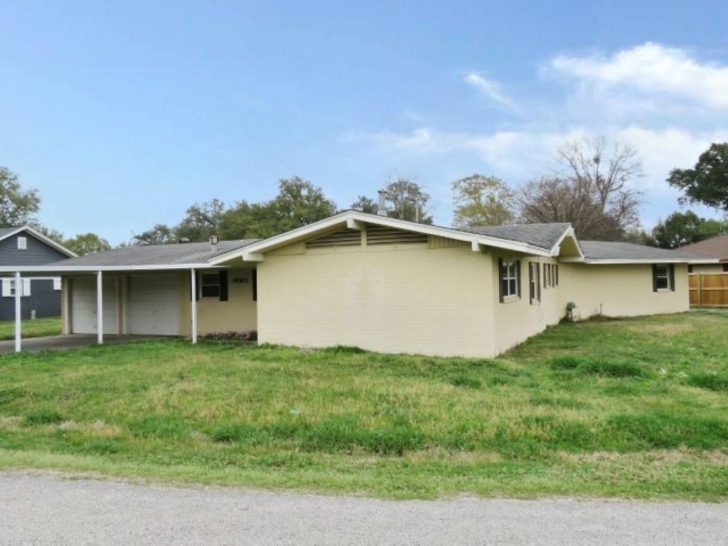 Property Photo:  412 Crescent Drive  TX 77611 