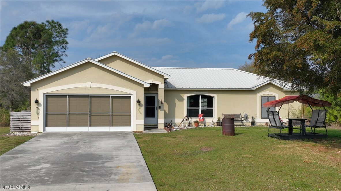 Property Photo:  919 Maple Avenue N  FL 33972 