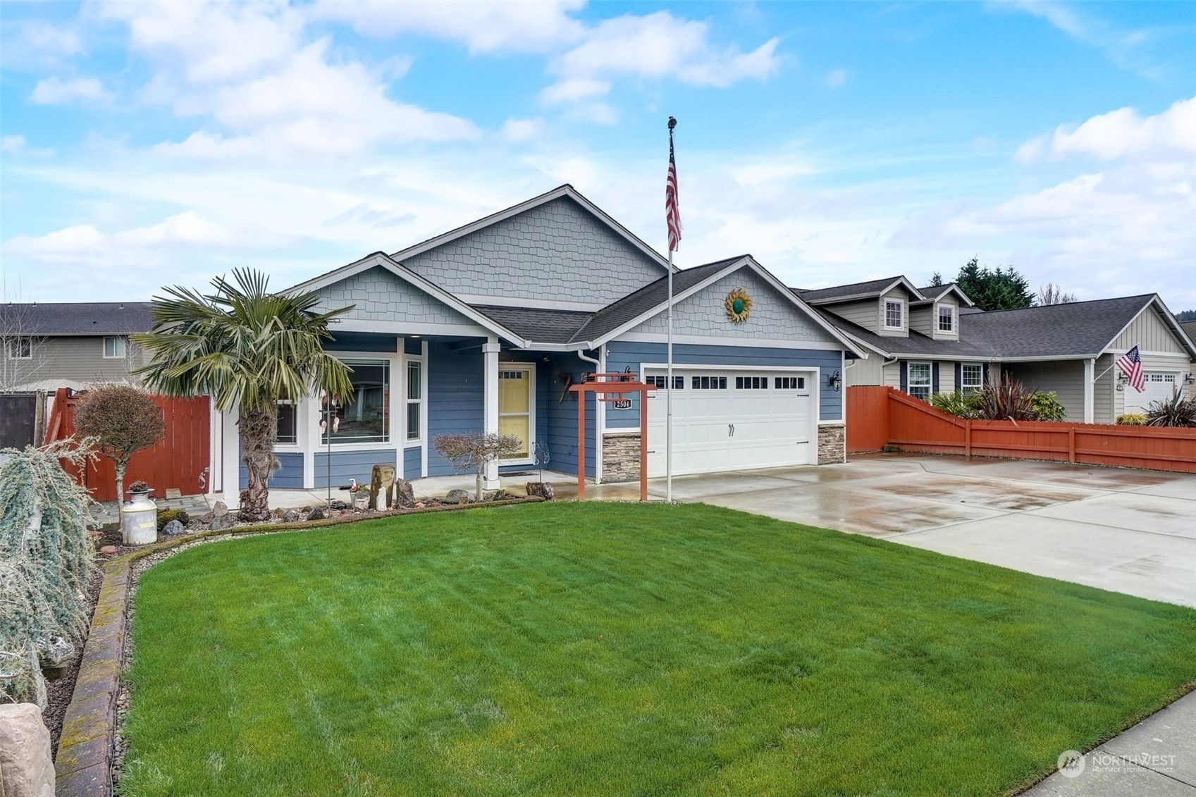 Property Photo: 2504 Redwood Avenue WA 98632