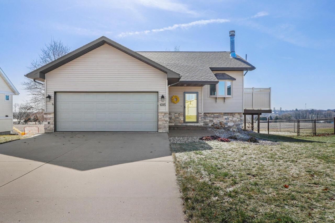 Property Photo: 605 East North Street WI 53533