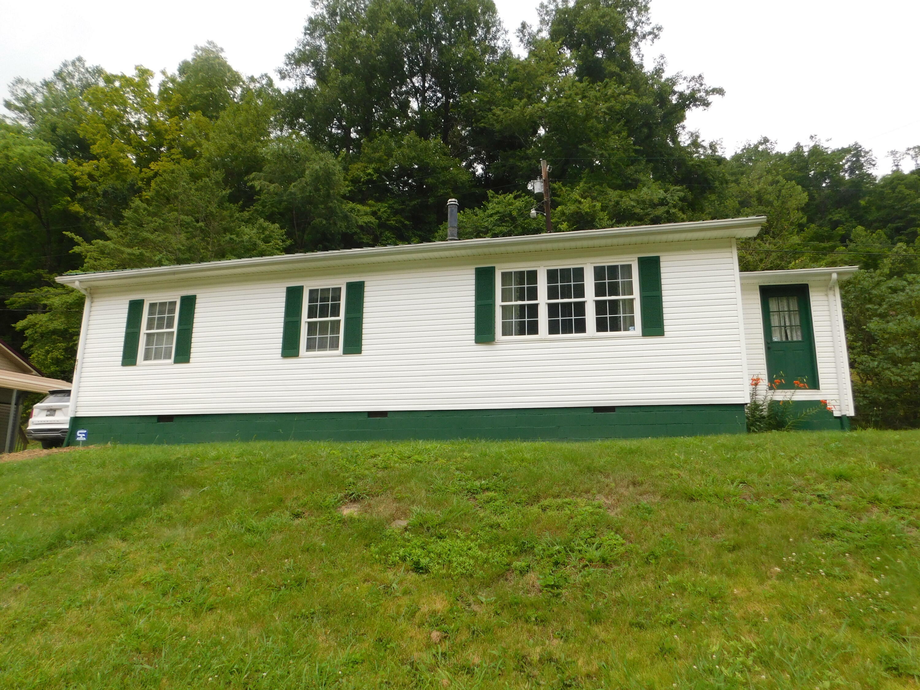 9691 Highway 221  Pineville KY 40977 photo