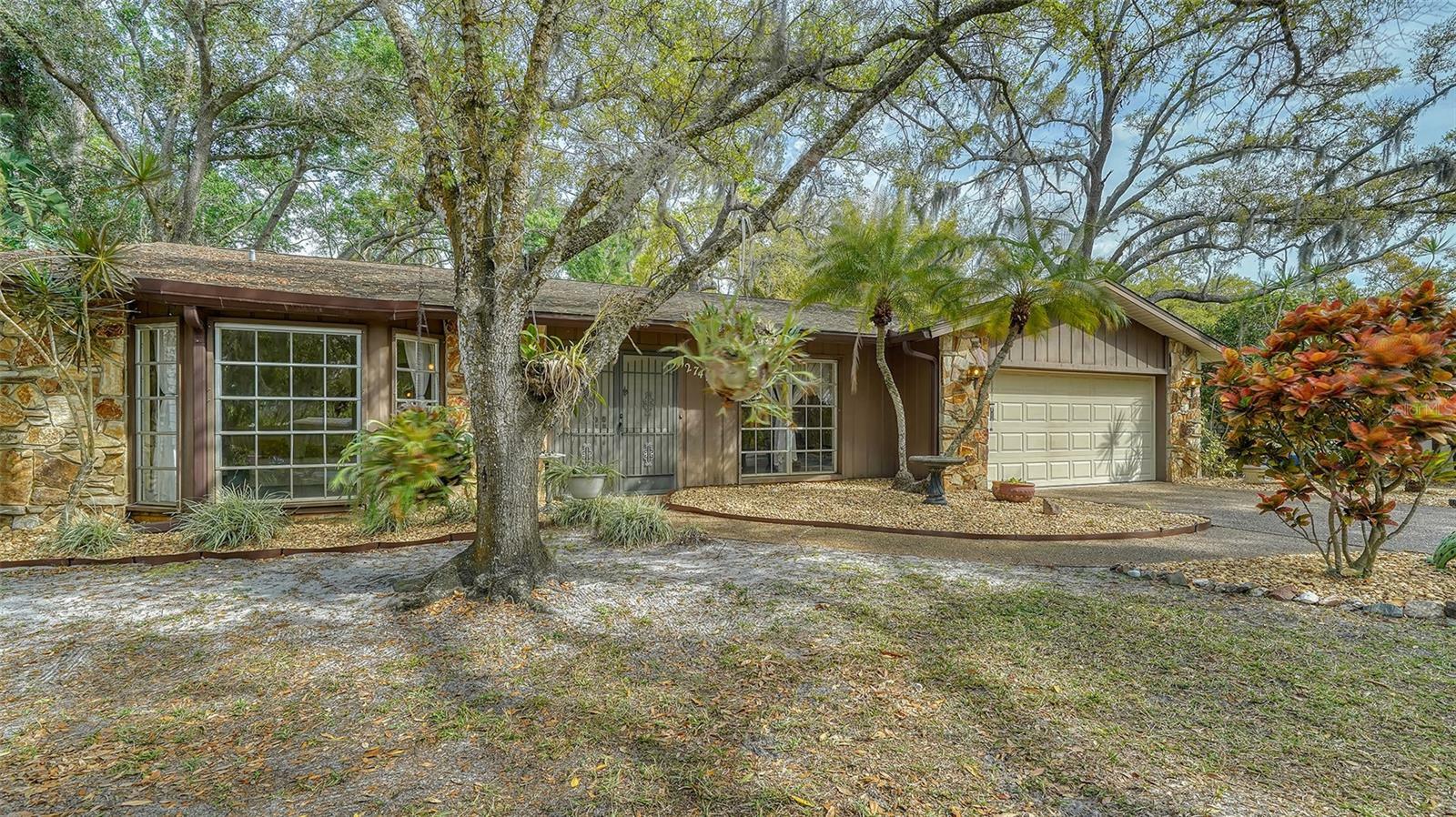 Property Photo:  2749 Greendale Drive  FL 34232 