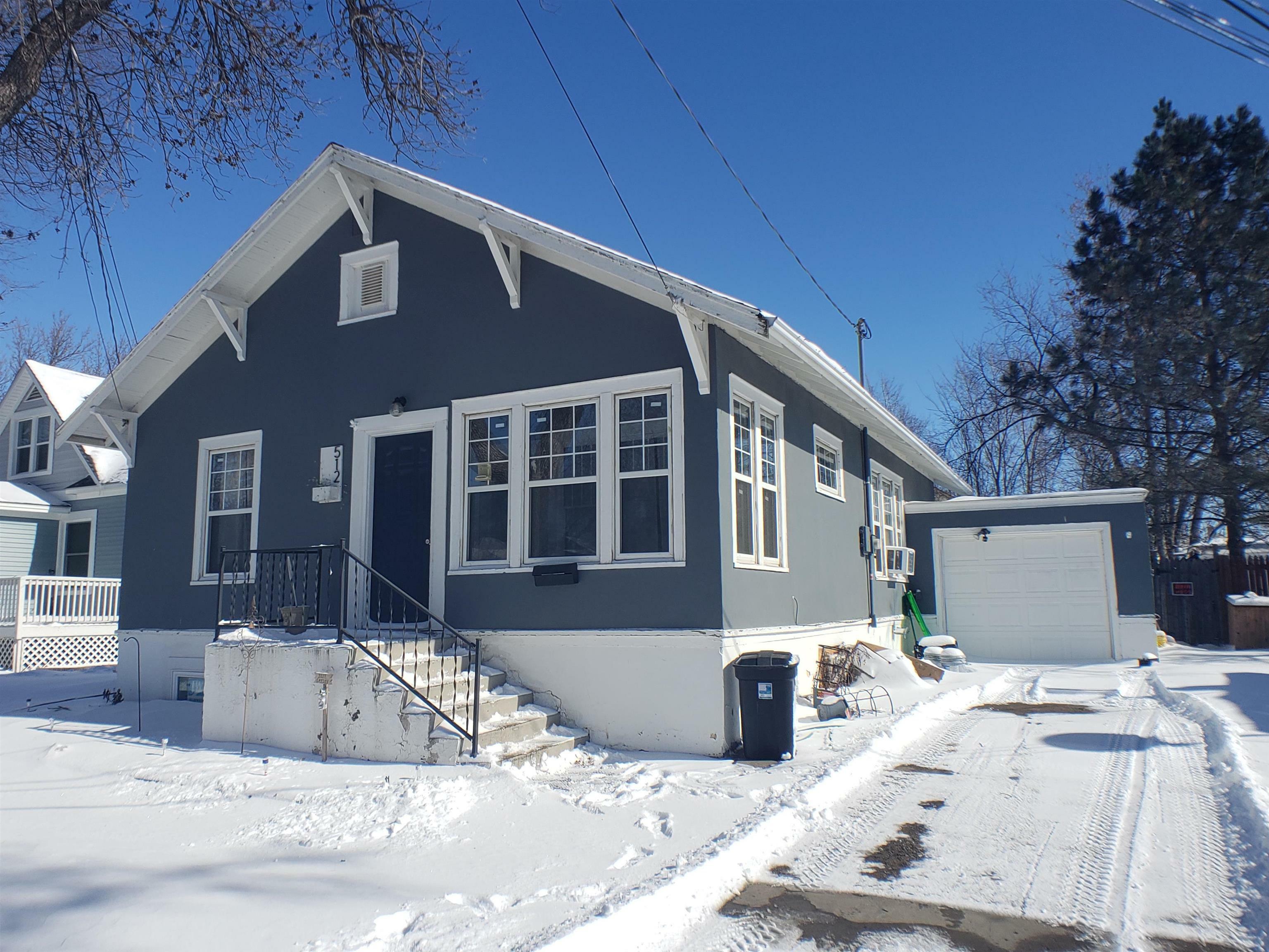 Property Photo:  512 NE 2nd St.  ND 58703 