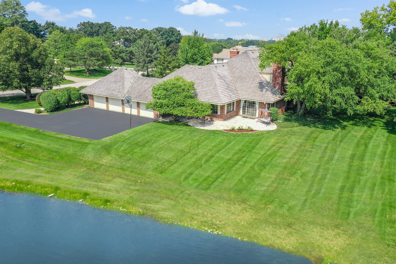 Property Photo:  1605 Midwest Club Parkway  IL 60523 