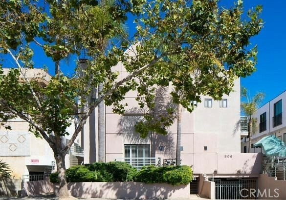 Property Photo:  806 N Martel Avenue 2  CA 90046 