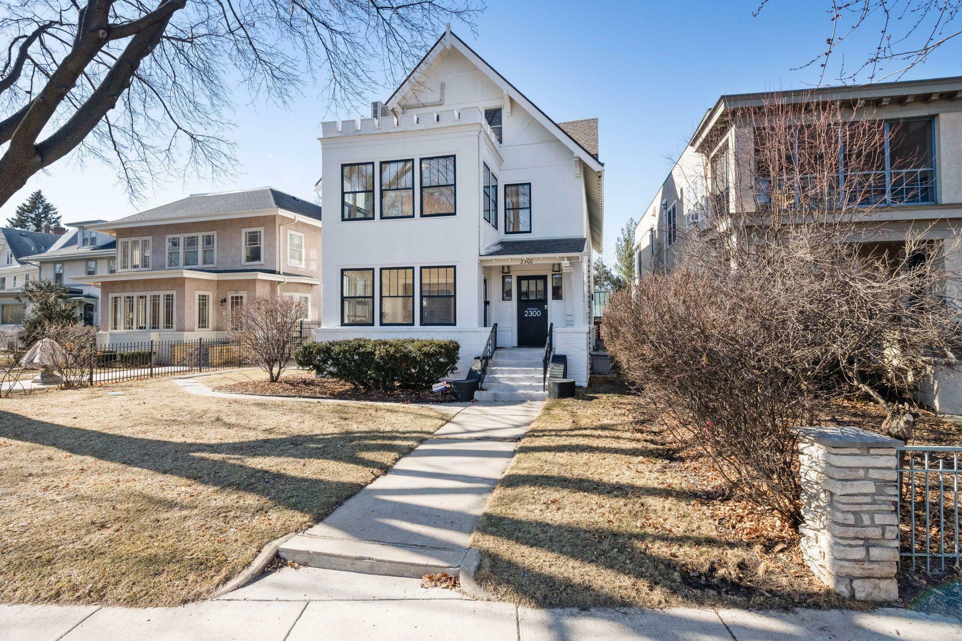 Property Photo:  2300 Irving Avenue S 2  MN 55405 