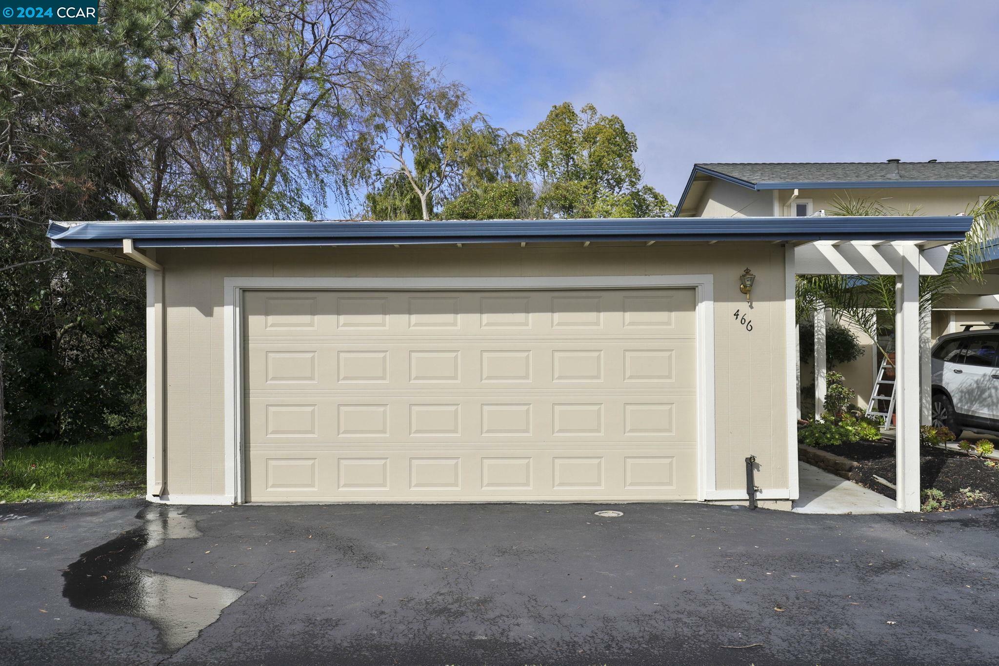 Property Photo: 466 Holiday Hills Dr CA 94553