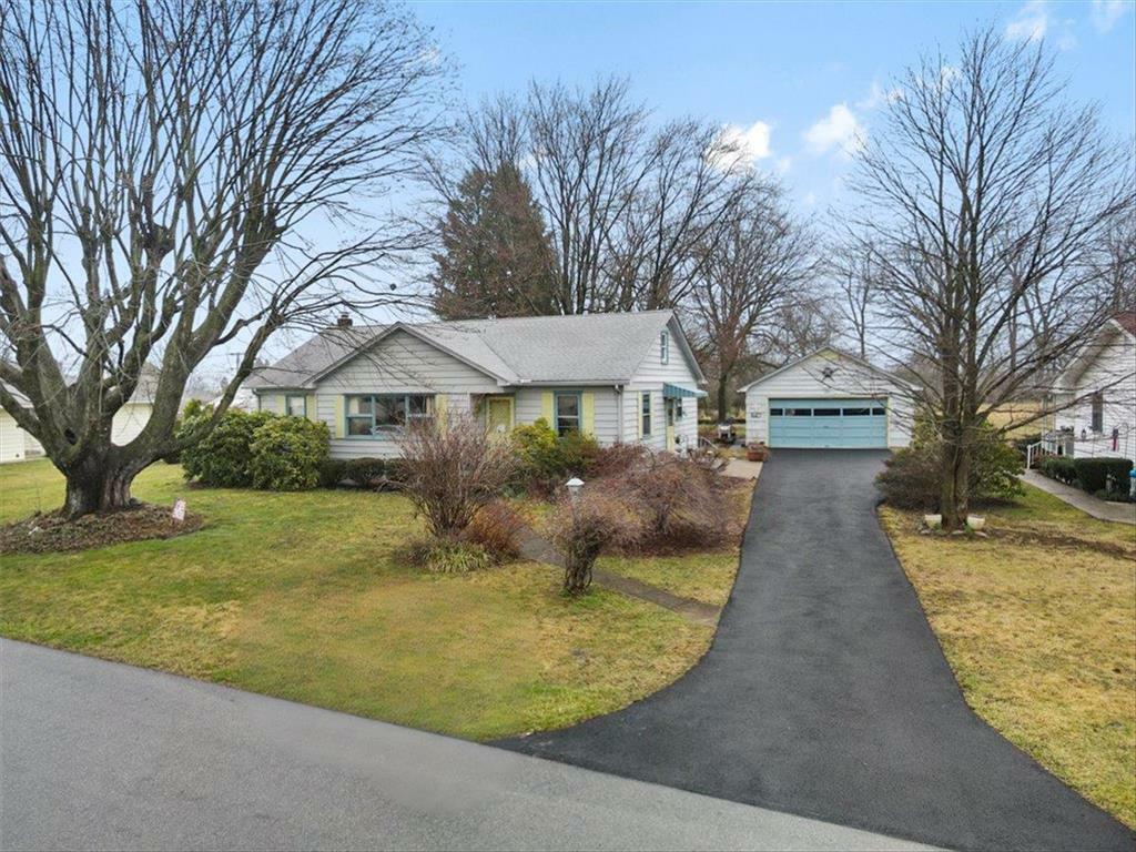 Property Photo:  12 Ridgewood Road  PA 18045 