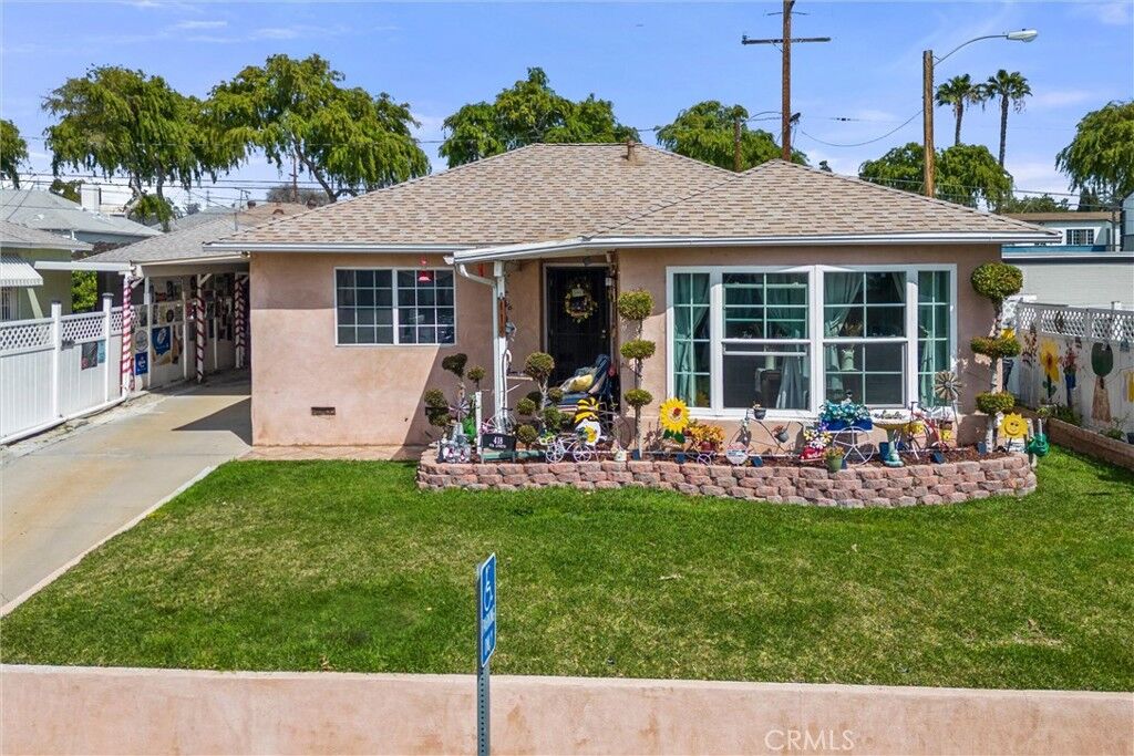 Property Photo:  418 Via Luneto  CA 90640 