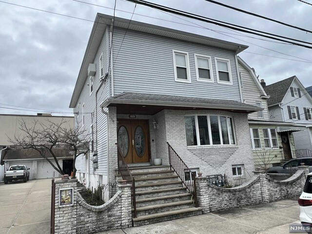 Property Photo:  556 Freeman Street 2R  NJ 07071 