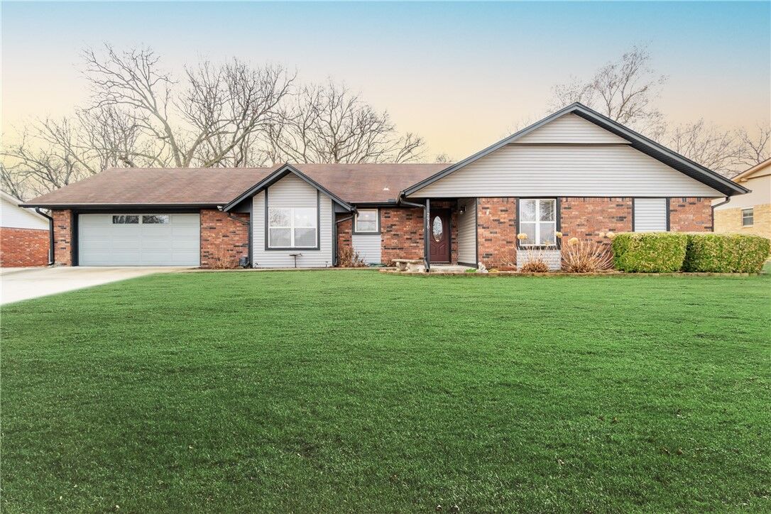 Property Photo:  2910 W Beechwood Drive  AR 72756 