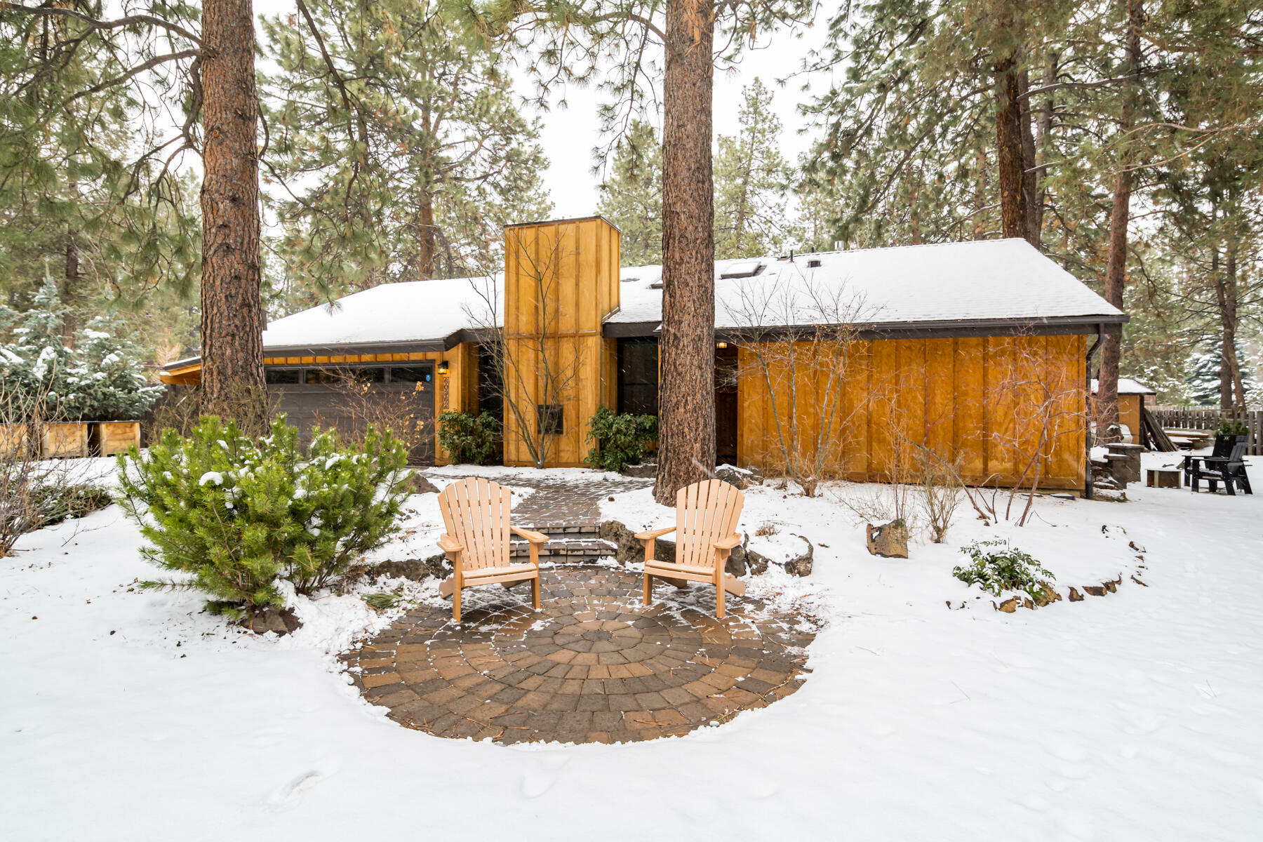Property Photo: 60962 Onyx Street OR 97702