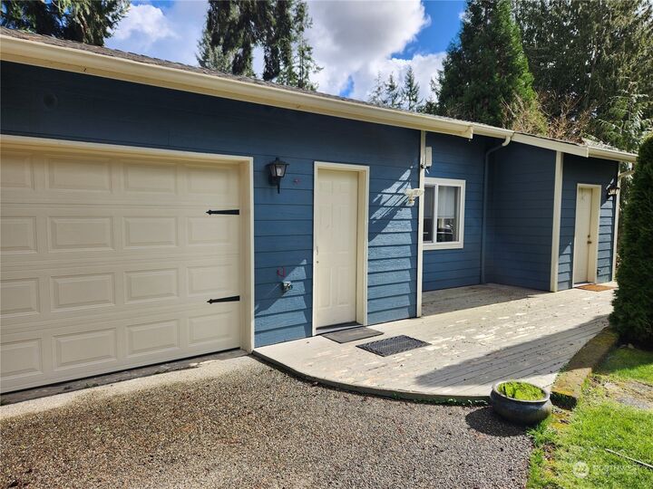 Property Photo:  17507 64th Avenue W  WA 98037 