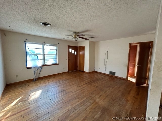 Property Photo:  821 Raymond Avenue  OK 74547 