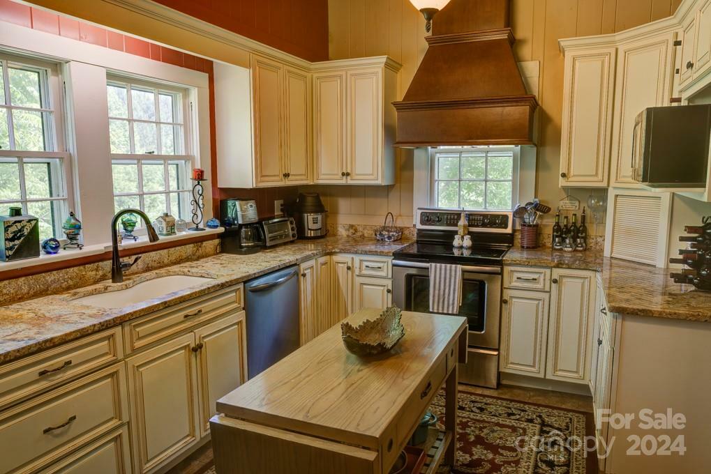 Property Photo:  2240 S Creek Road  NC 28761 