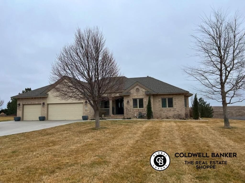 Property Photo: 1608 Grandview Dr E KS 67846