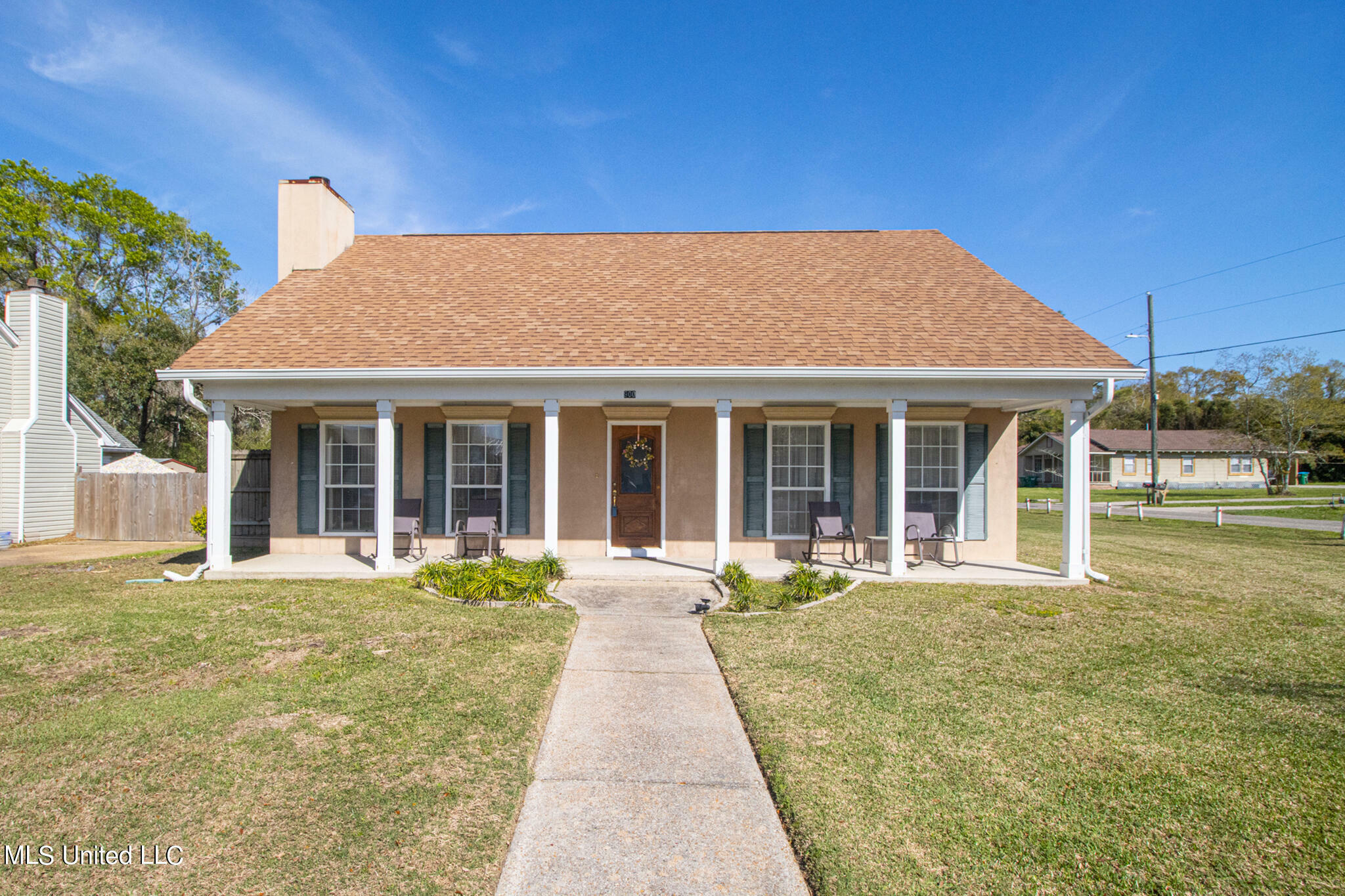 Property Photo:  900 Handsboro Place  MS 39507 