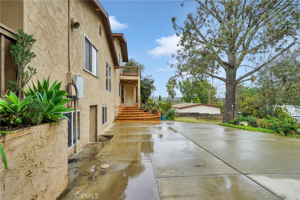 Property Photo:  954 W 9th Avenue  CA 92025 