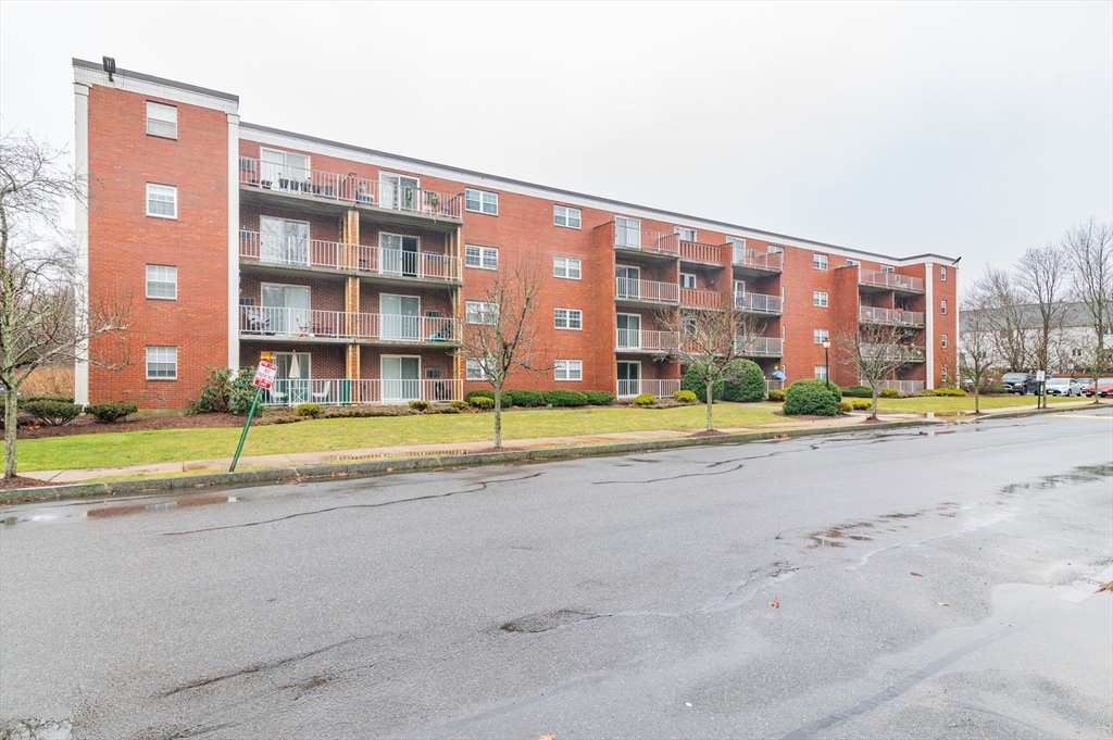 Property Photo: 50 Webster St 104 MA 02190