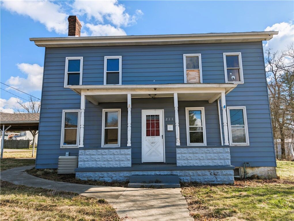 Property Photo:  211 W Wine St  PA 15425