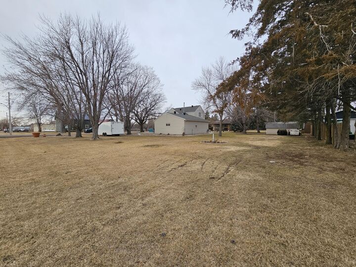 Property Photo:  106 Wilmot Ave  SD 57451 