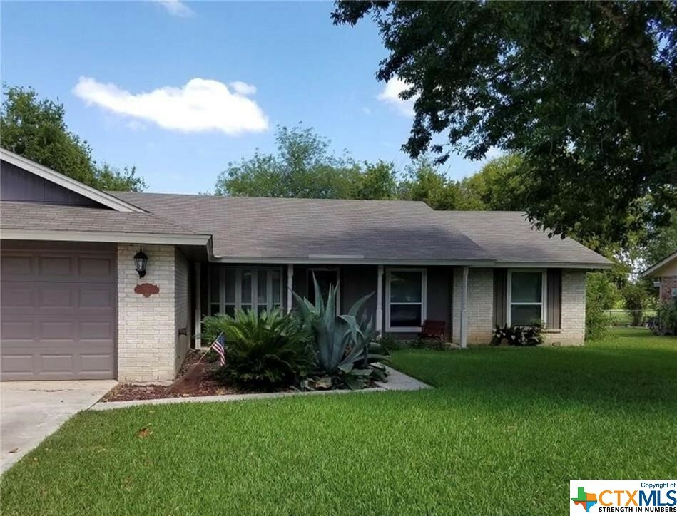 Property Photo:  158 Middletowne Road  TX 78155 