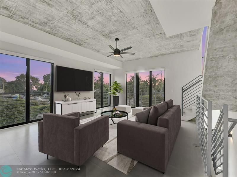 Property Photo:  924 NE 4th St  FL 33301 