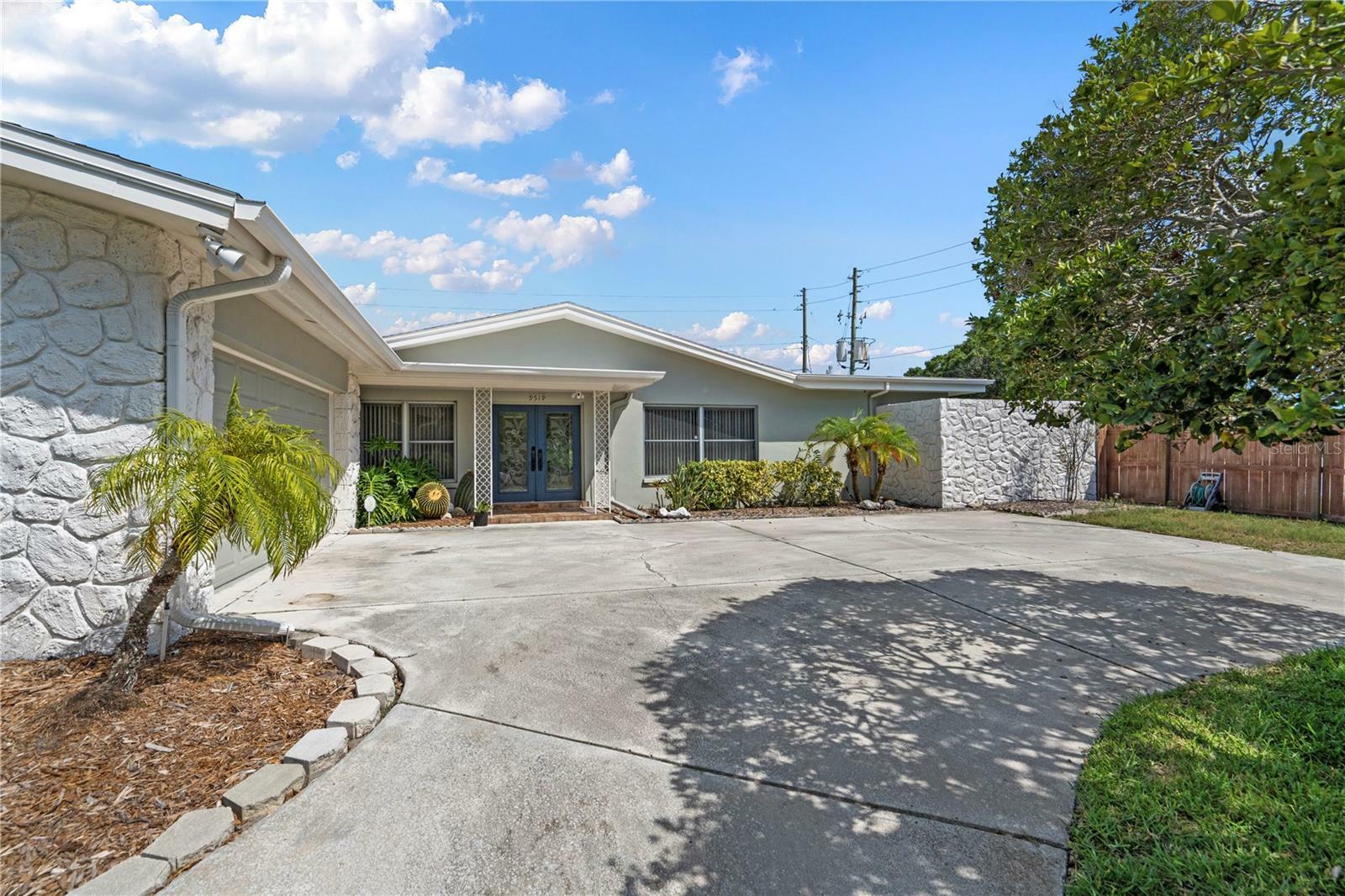 Property Photo:  9519 Commodore Drive  FL 33776 