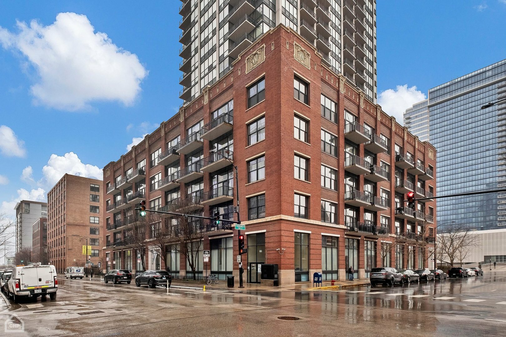 Property Photo:  210 S Desplaines Street 404  IL 60661 