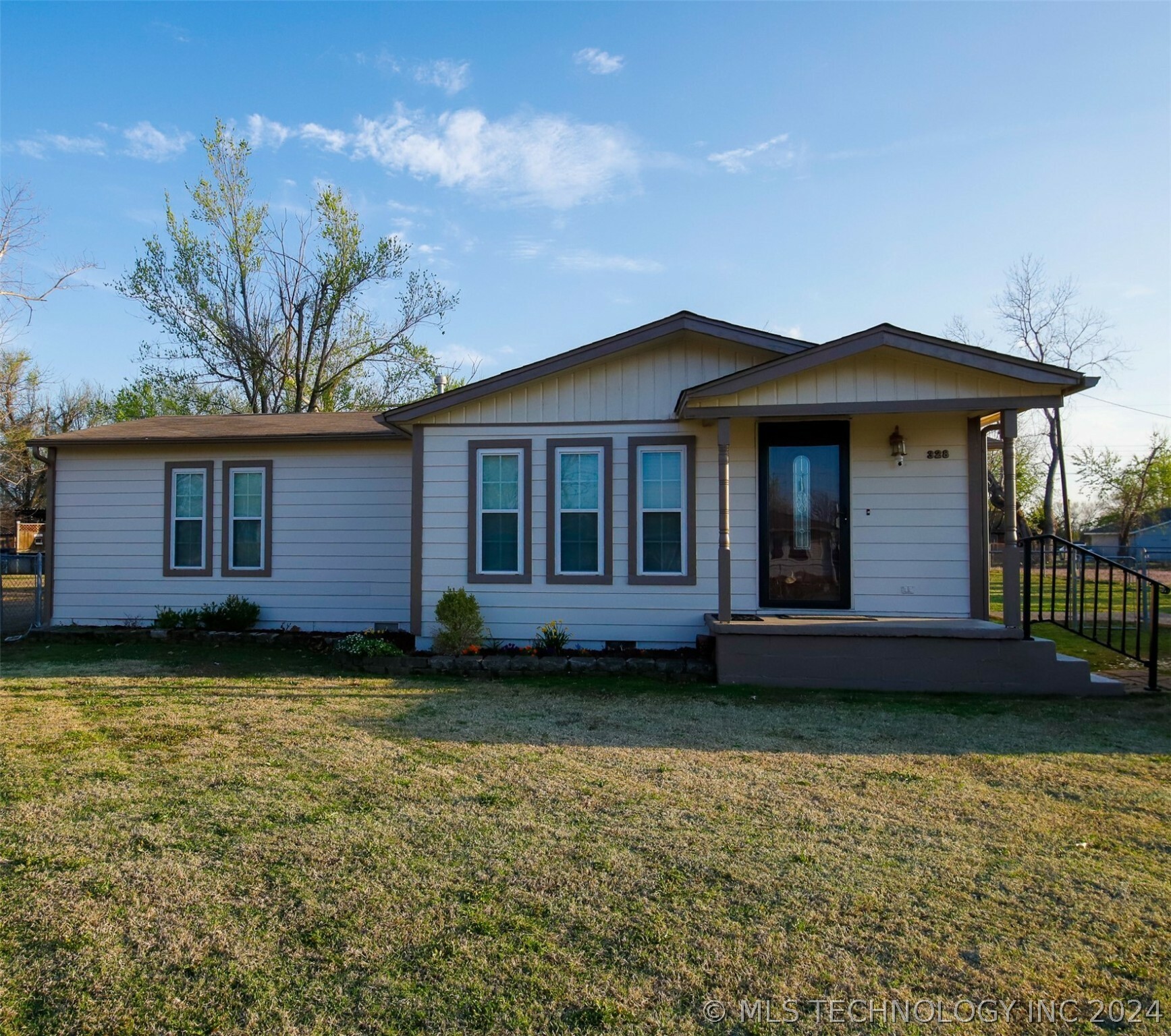 Property Photo:  328 E Sheldon Avenue  OK 74039 