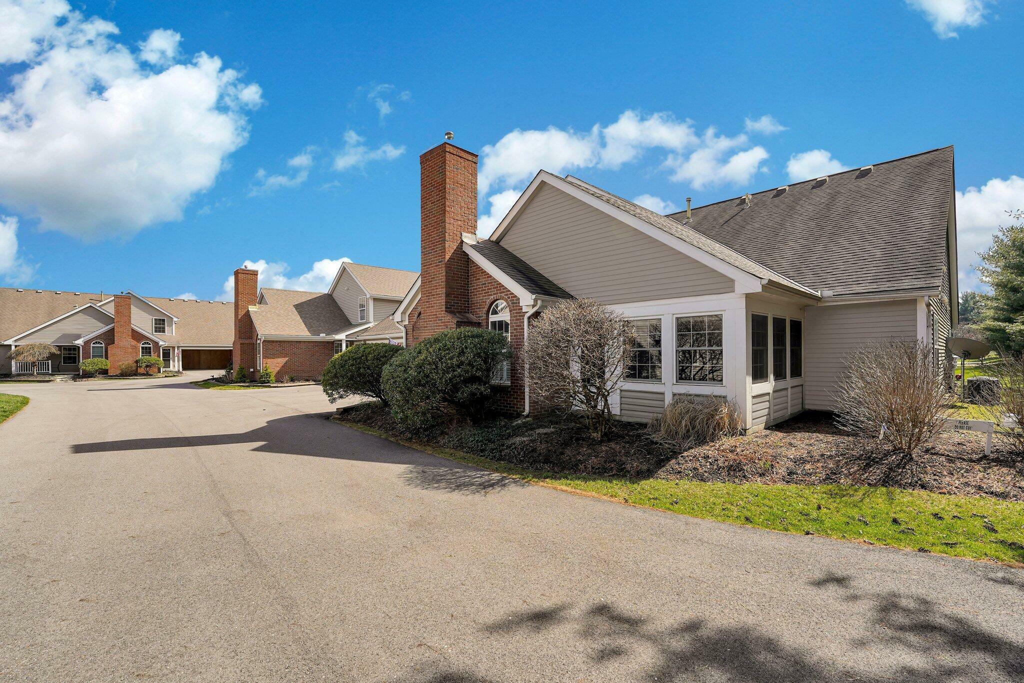 Property Photo: 897 Shelbourne Place OH 43055