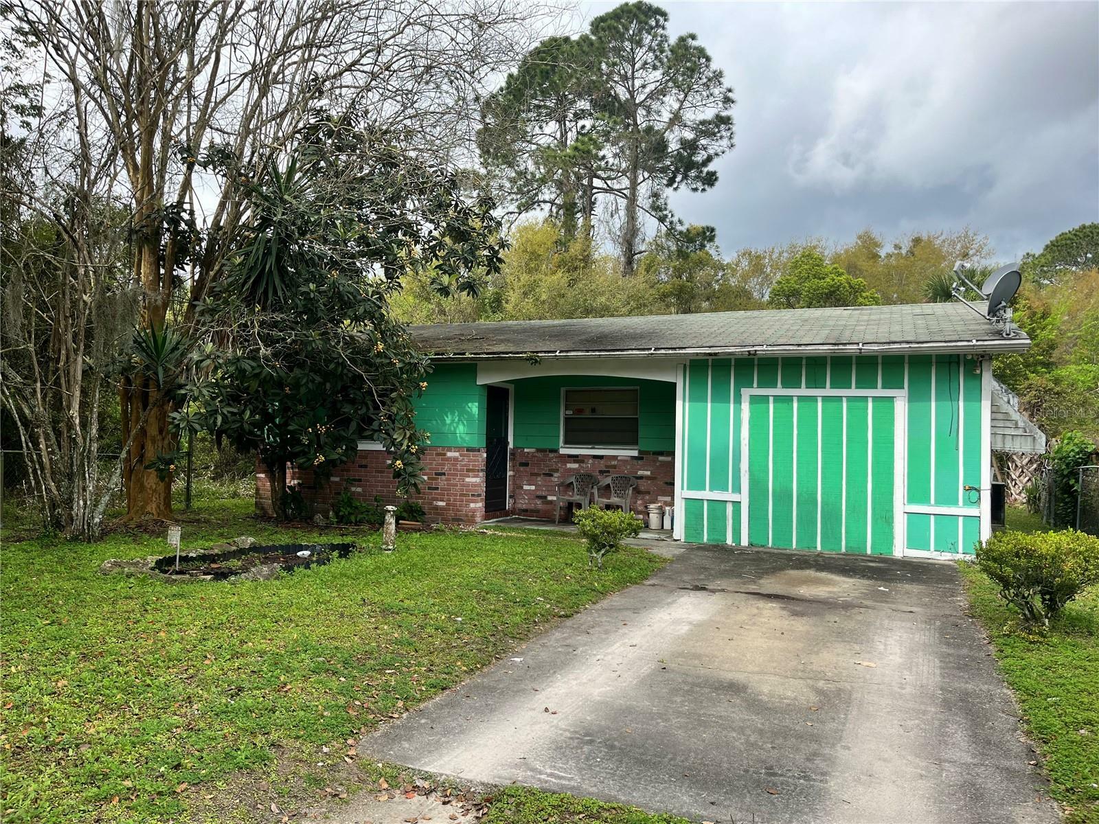 Property Photo:  722 N 21st Street  FL 32177 