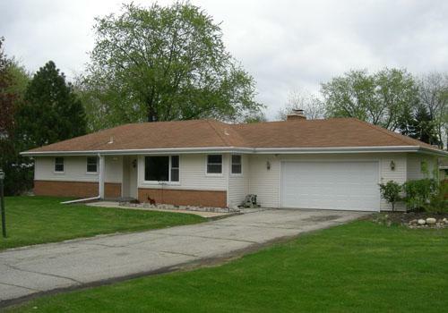 Property Photo:  21885 Hillcrest Dr  WI 53186 