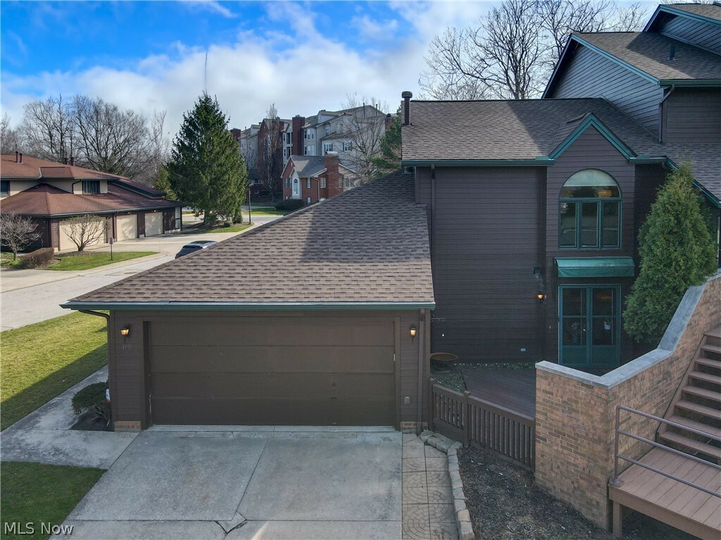 Property Photo: 179 Pheasant Run OH 44124