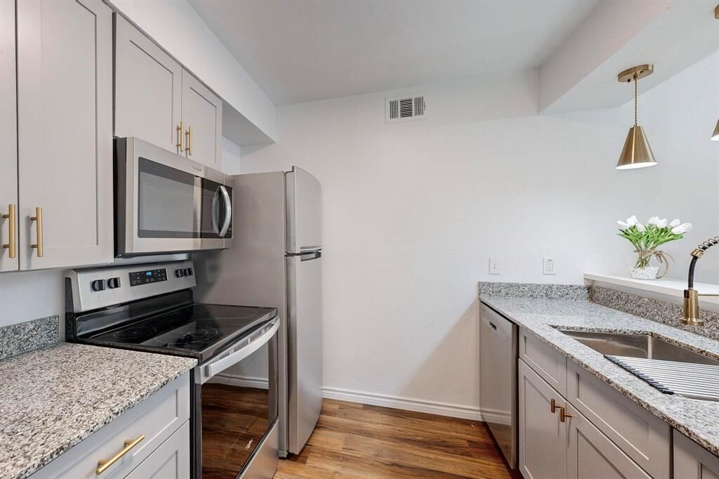 Property Photo: 5003 Skillman Street 109 TX 75206