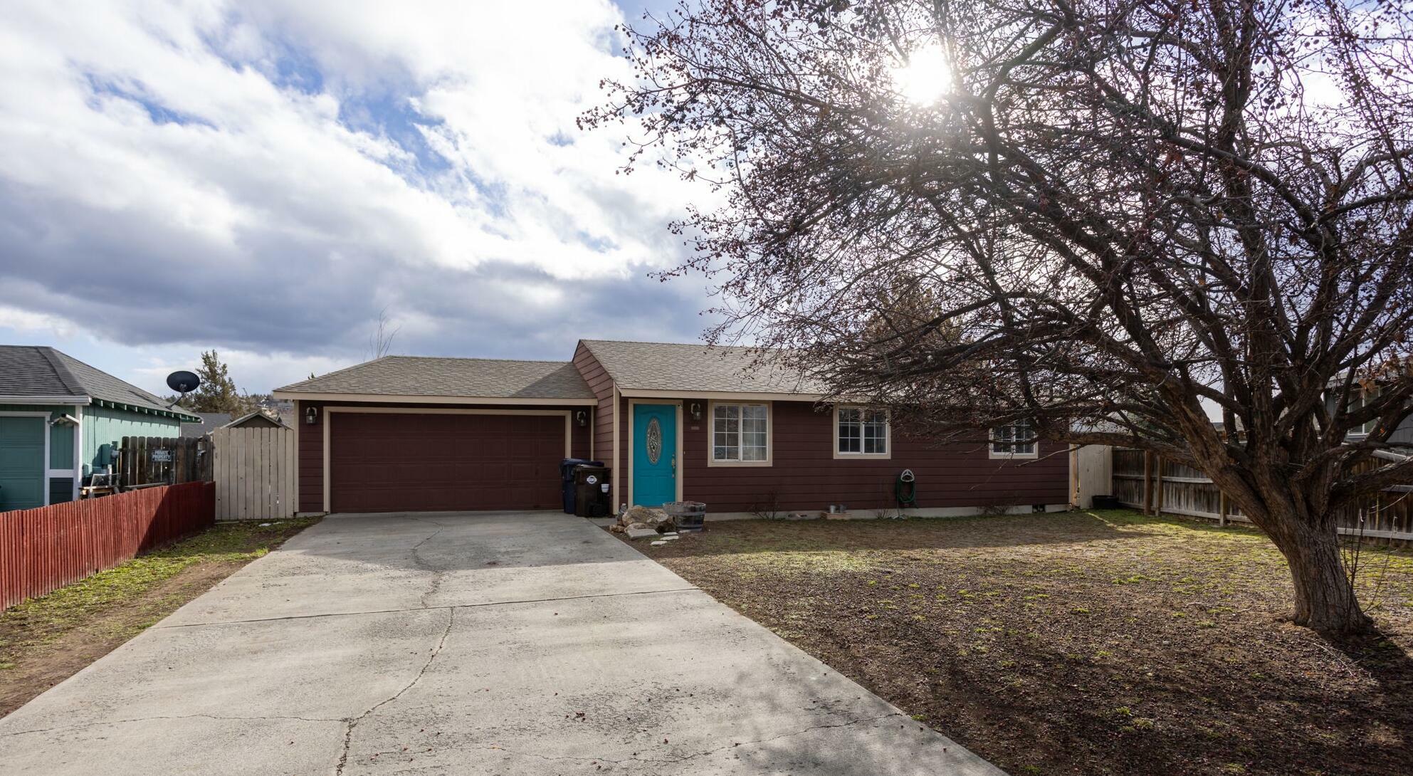 Property Photo: 3402 SW Pumice Avenue OR 97756